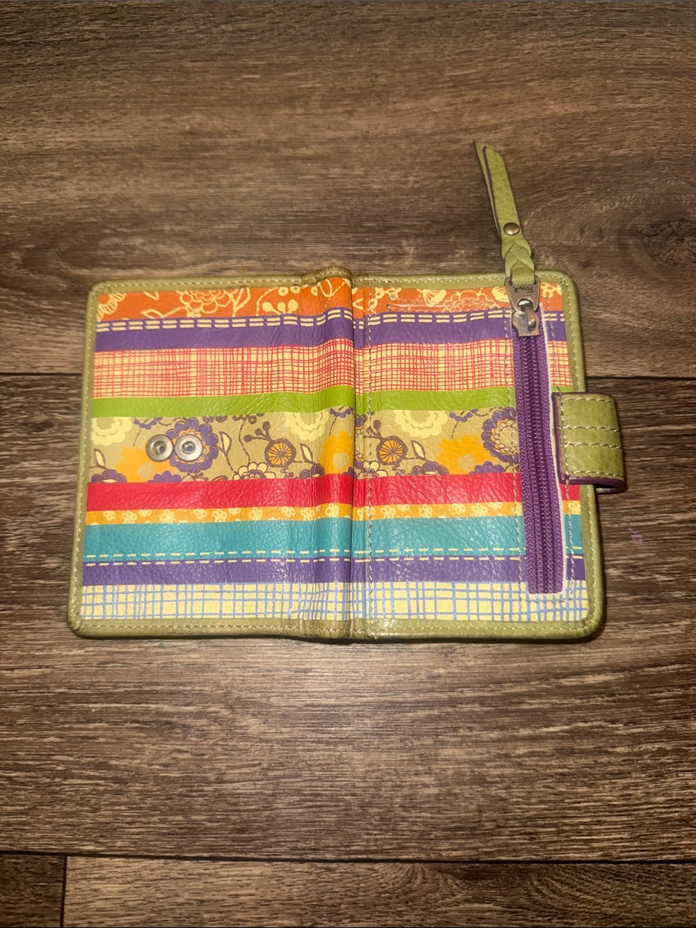 Fossil Multicolor Striped Leather Wallet with Light Green Trim - Picture 10 of 14